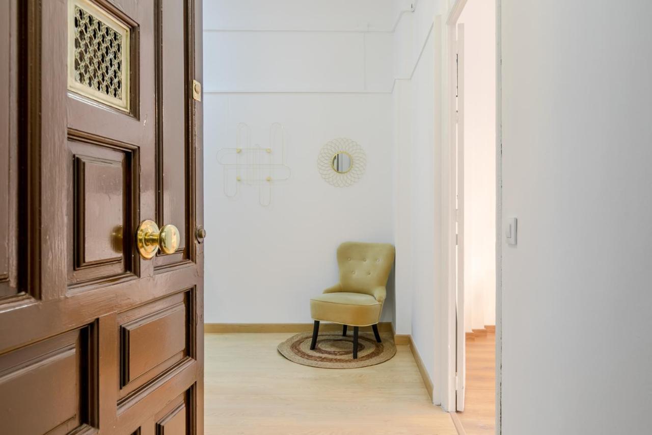 Avanti La Campana, Con Un Balcon Que Te Enamorara Del Ambiente De Sevilla Extérieur photo