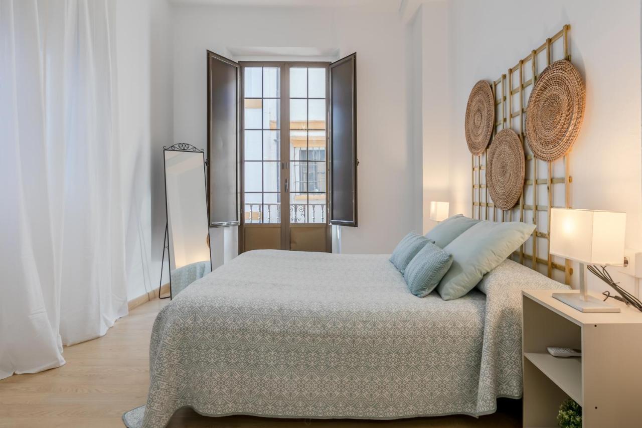 Avanti La Campana, Con Un Balcon Que Te Enamorara Del Ambiente De Sevilla Extérieur photo