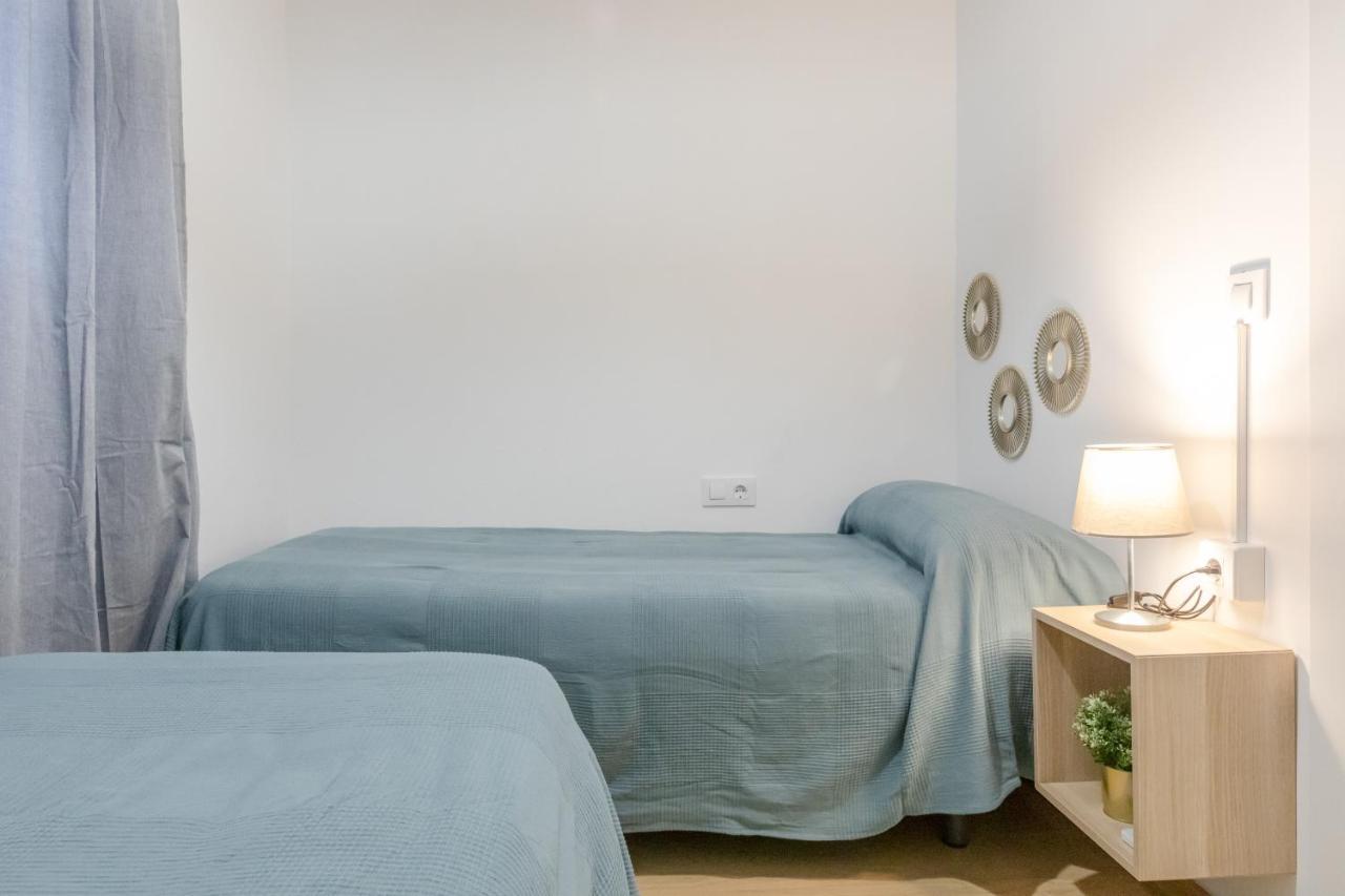 Avanti La Campana, Con Un Balcon Que Te Enamorara Del Ambiente De Sevilla Extérieur photo
