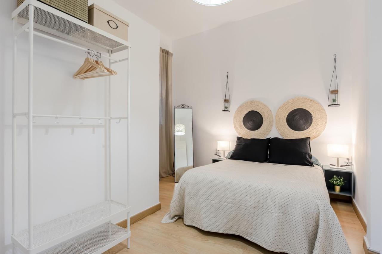 Avanti La Campana, Con Un Balcon Que Te Enamorara Del Ambiente De Sevilla Extérieur photo