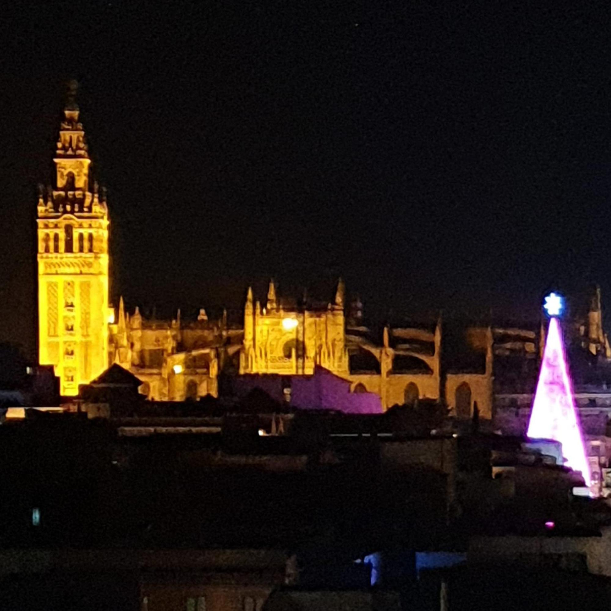 Avanti La Campana, Con Un Balcon Que Te Enamorara Del Ambiente De Sevilla Extérieur photo